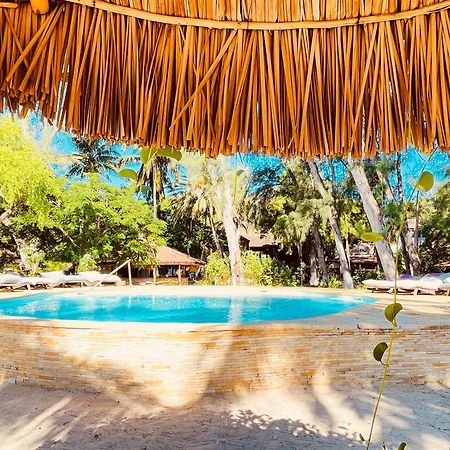 Vovo Telo Lodge Toliara Bagian luar foto