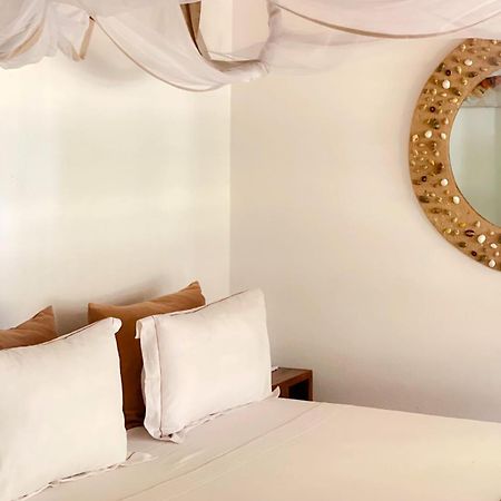 Vovo Telo Lodge Toliara Bagian luar foto