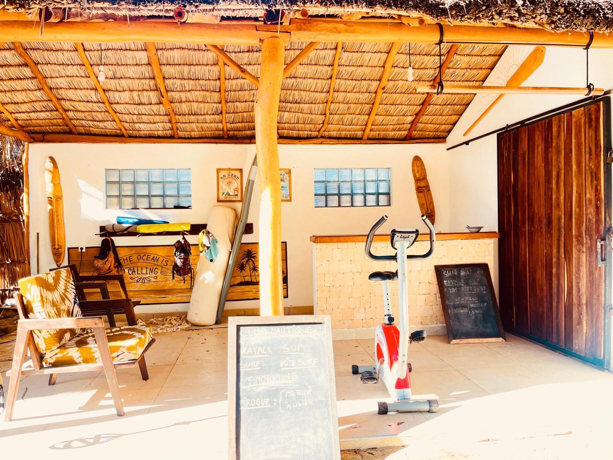 Vovo Telo Lodge Toliara Bagian luar foto