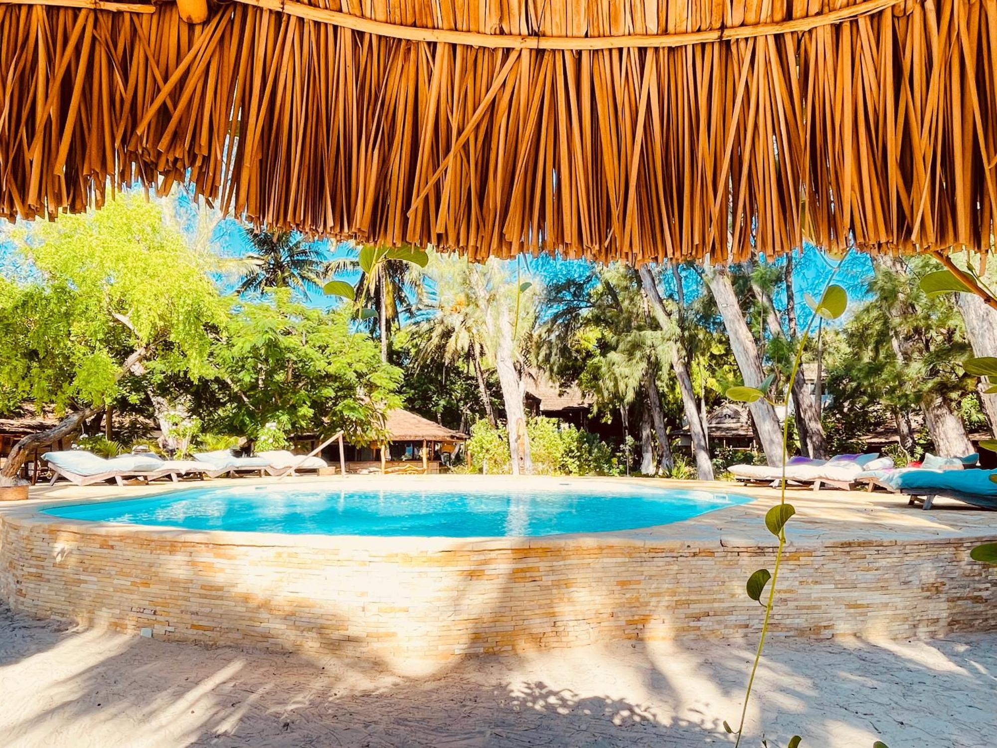 Vovo Telo Lodge Toliara Bagian luar foto