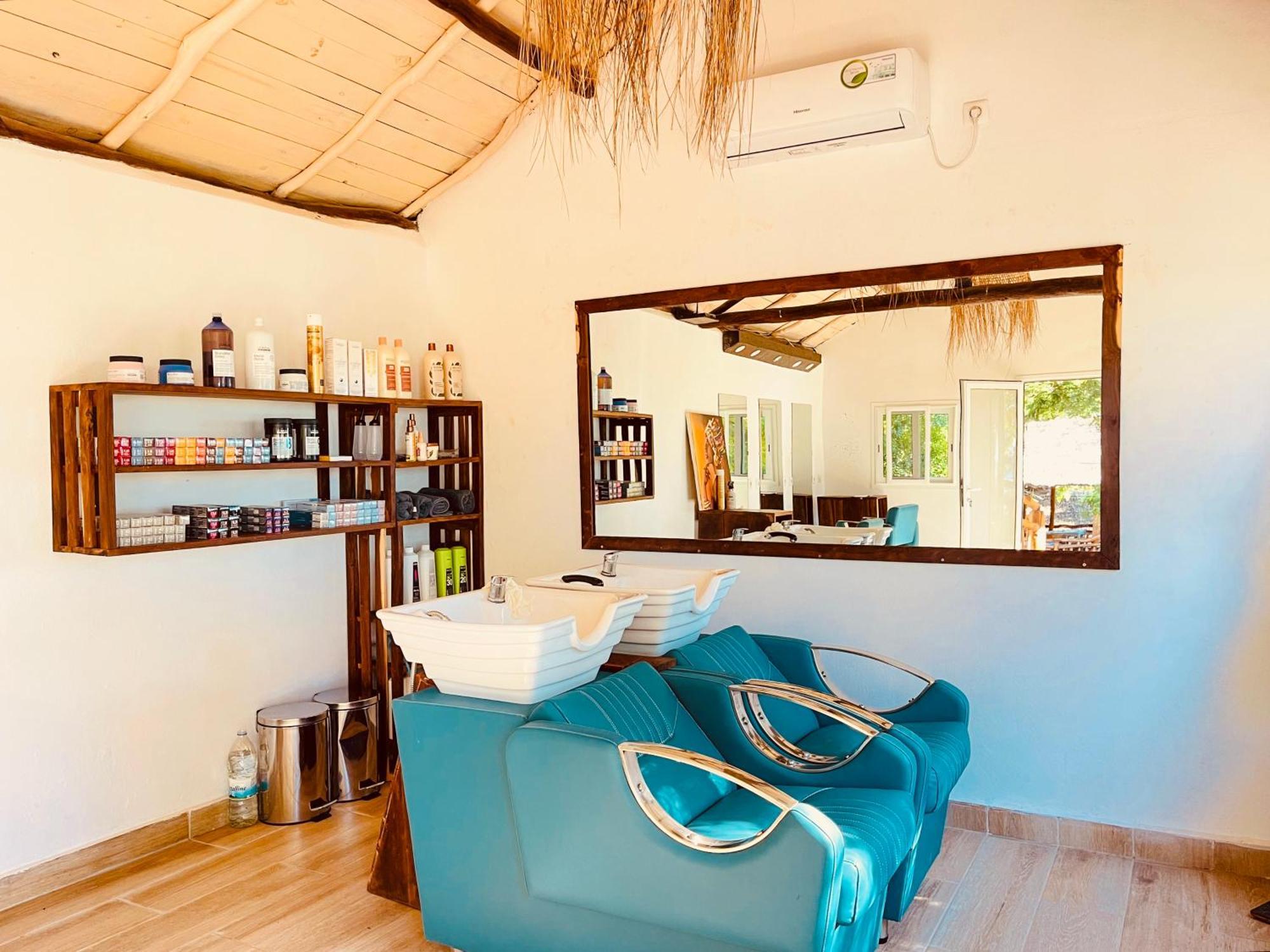 Vovo Telo Lodge Toliara Bagian luar foto