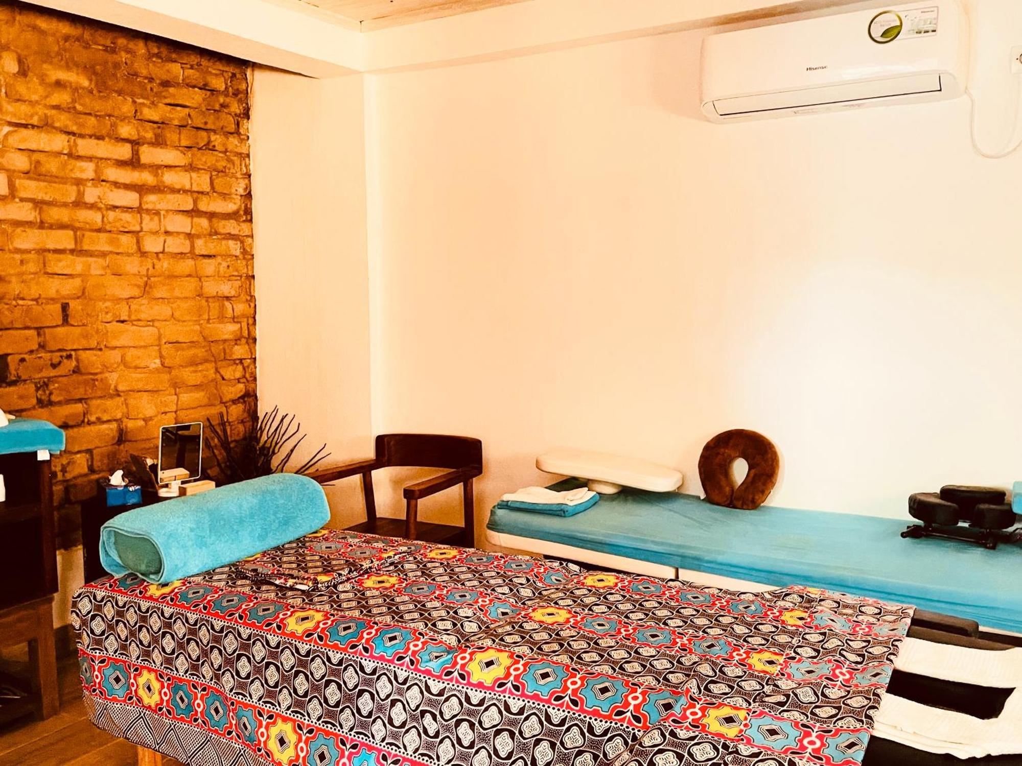 Vovo Telo Lodge Toliara Bagian luar foto