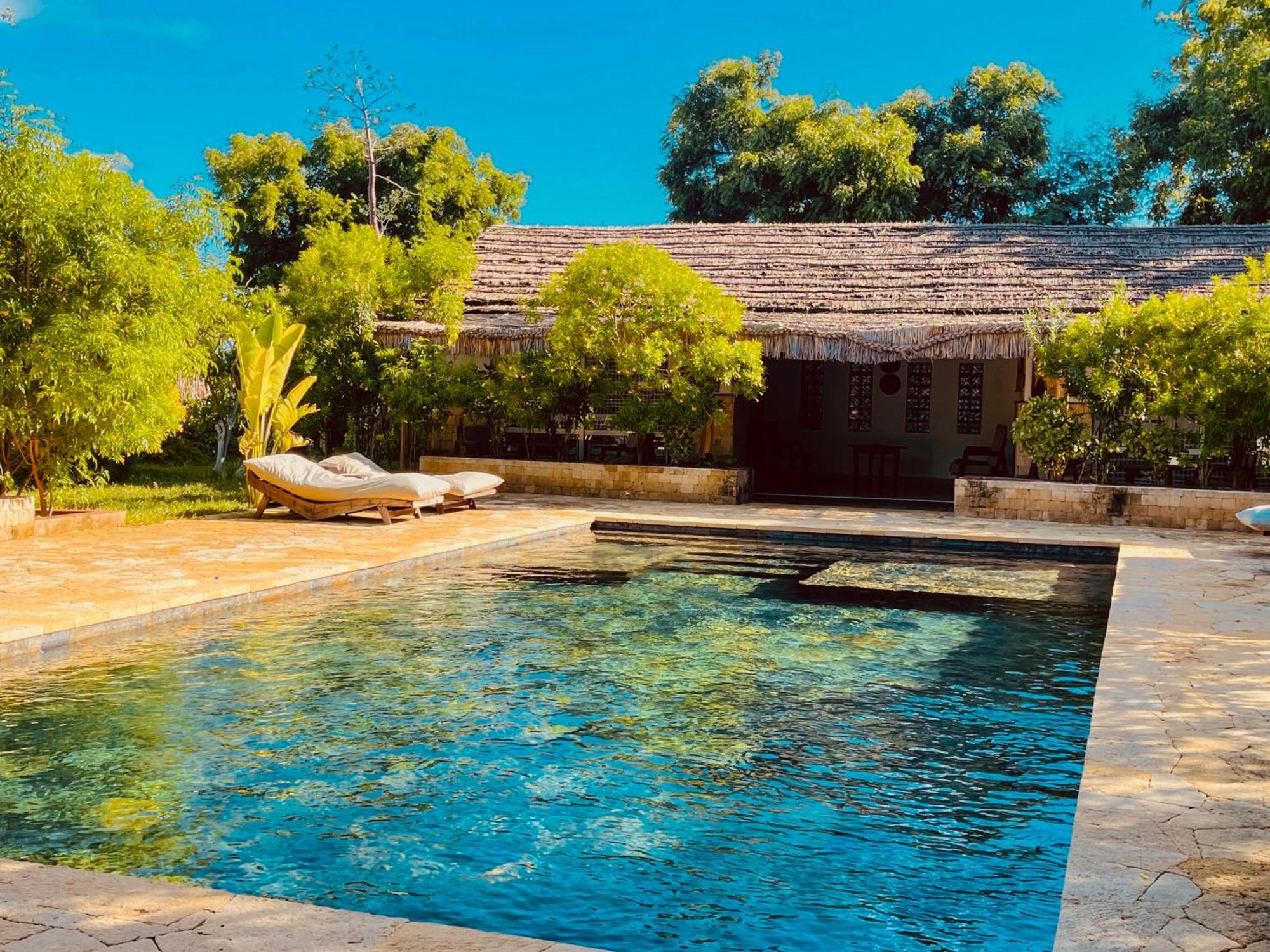 Vovo Telo Lodge Toliara Bagian luar foto