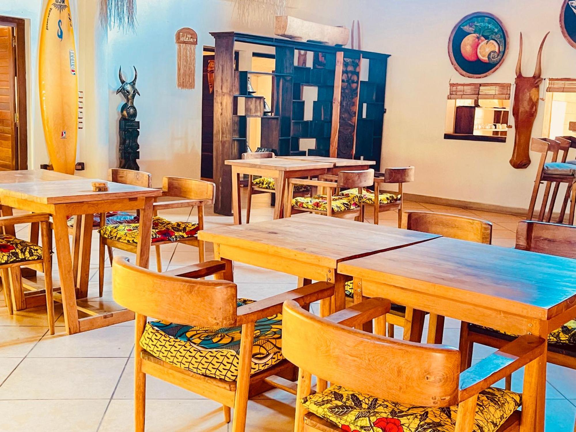 Vovo Telo Lodge Toliara Bagian luar foto