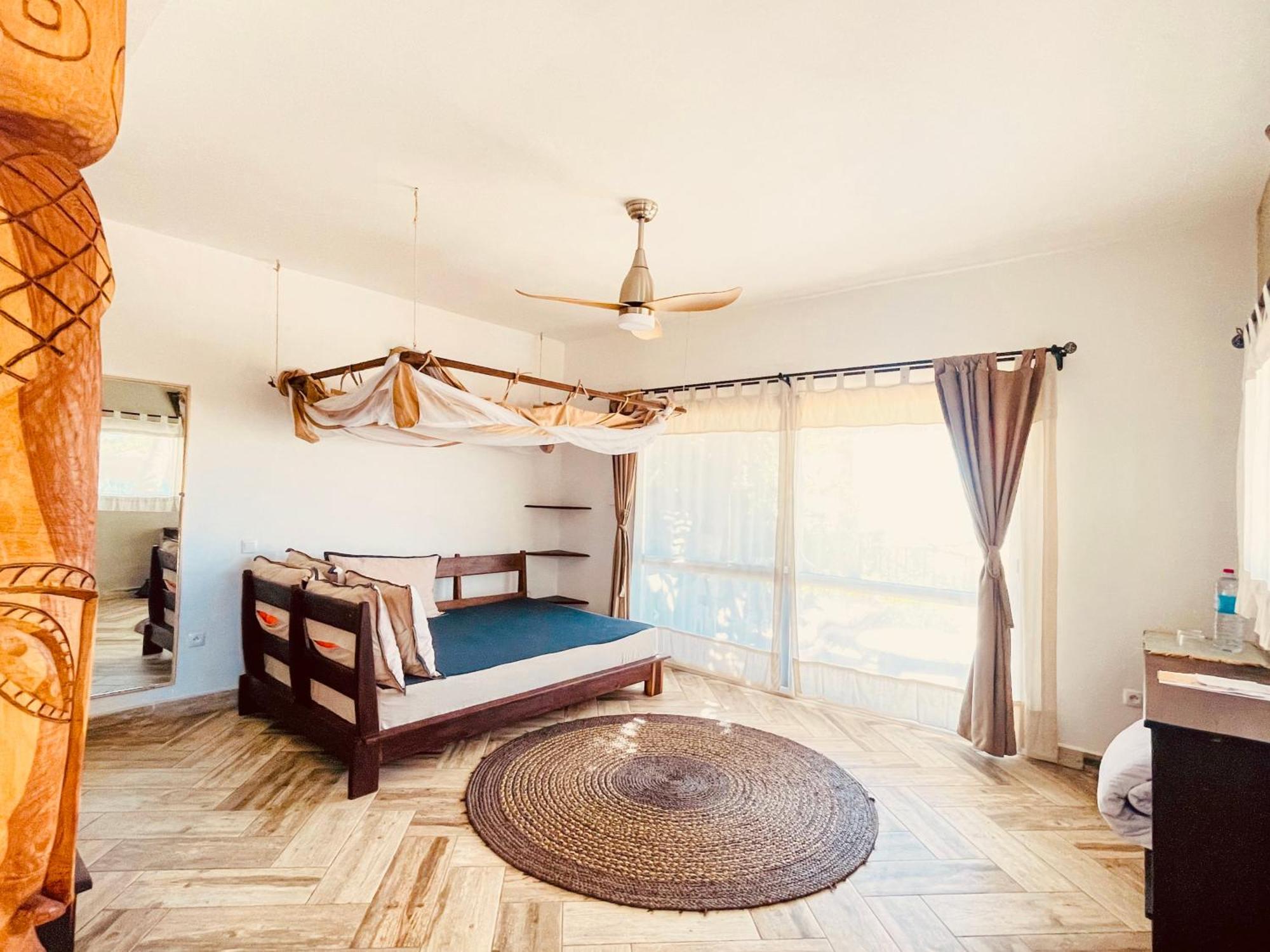 Vovo Telo Lodge Toliara Bagian luar foto