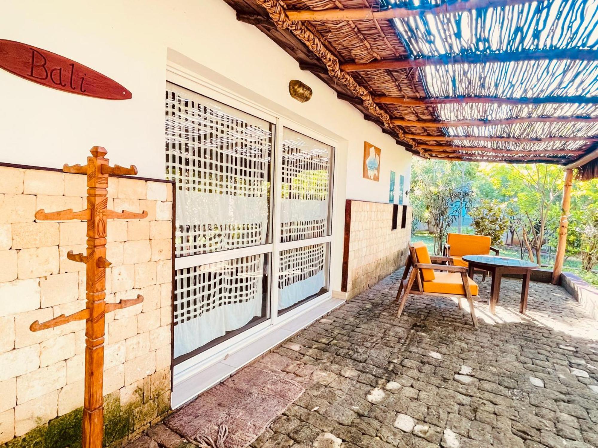 Vovo Telo Lodge Toliara Bagian luar foto