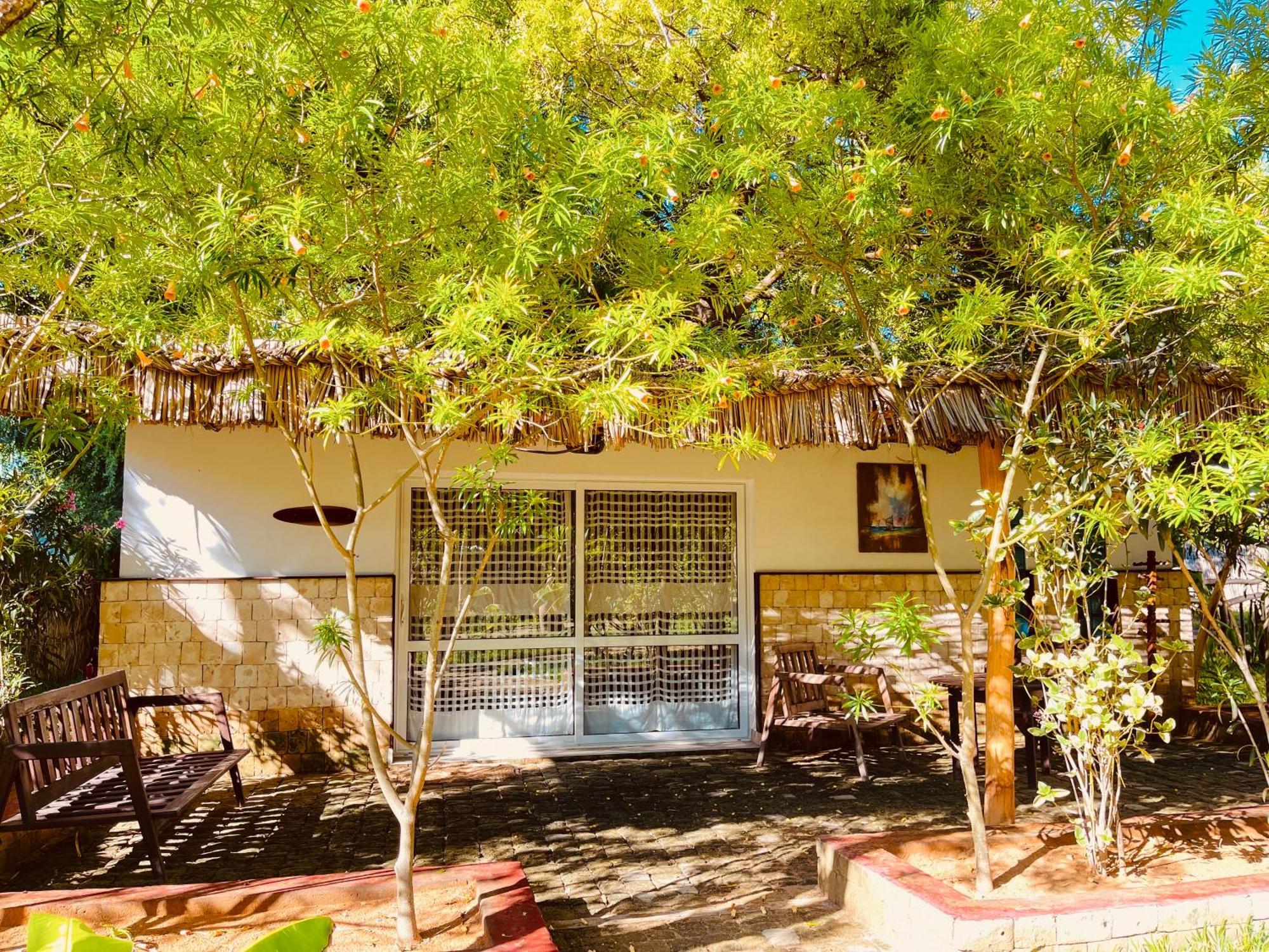 Vovo Telo Lodge Toliara Bagian luar foto