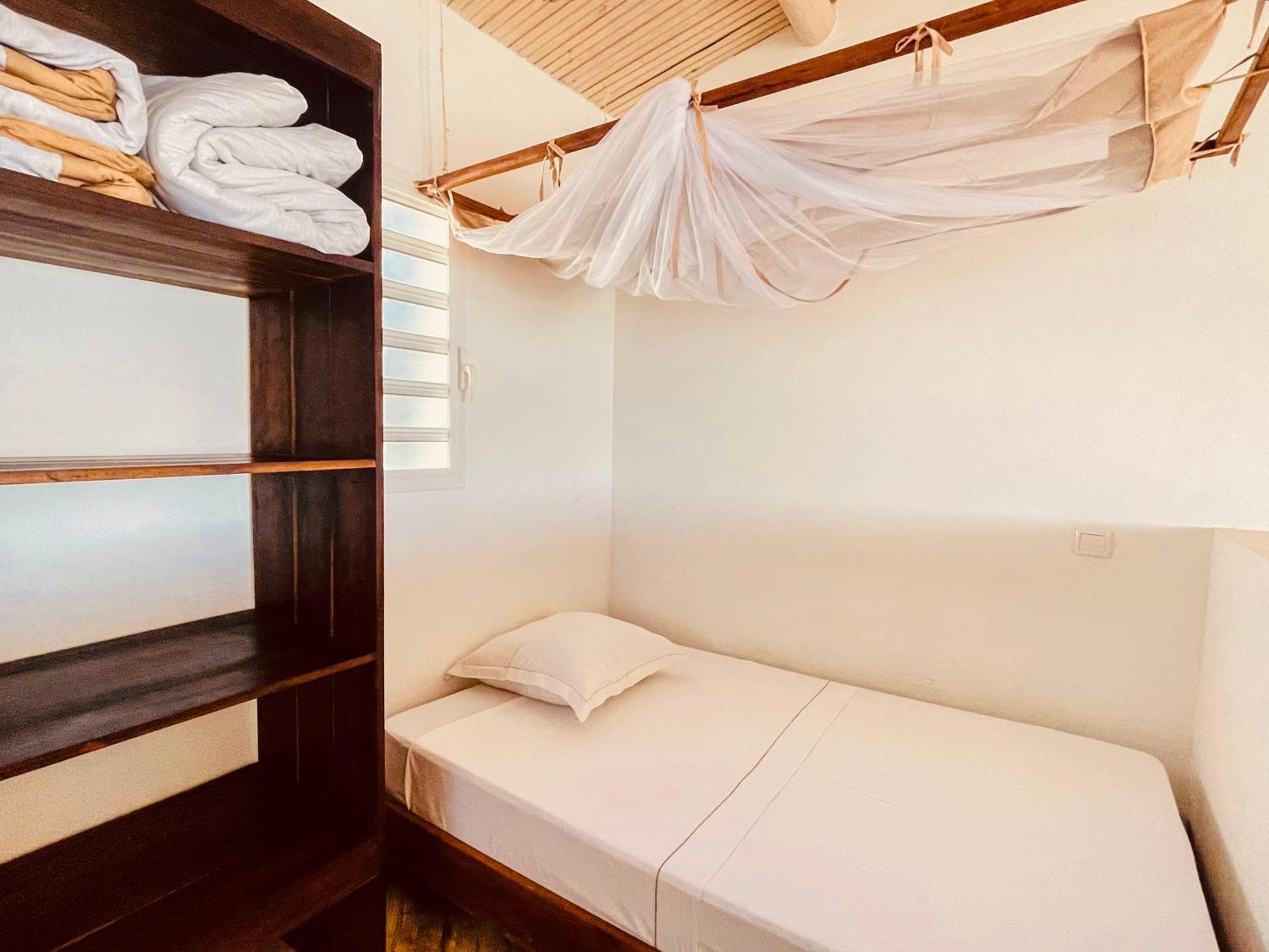 Vovo Telo Lodge Toliara Bagian luar foto