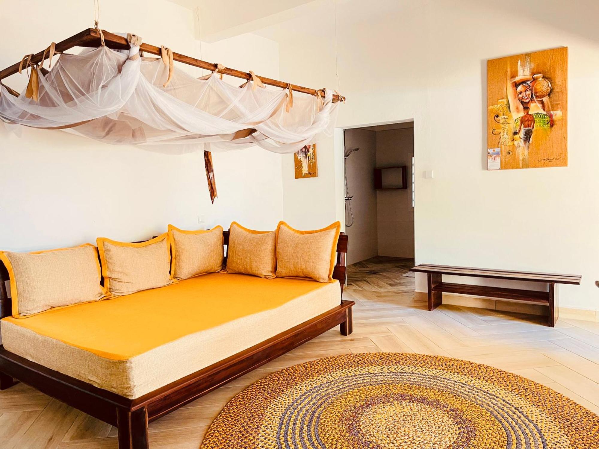 Vovo Telo Lodge Toliara Bagian luar foto