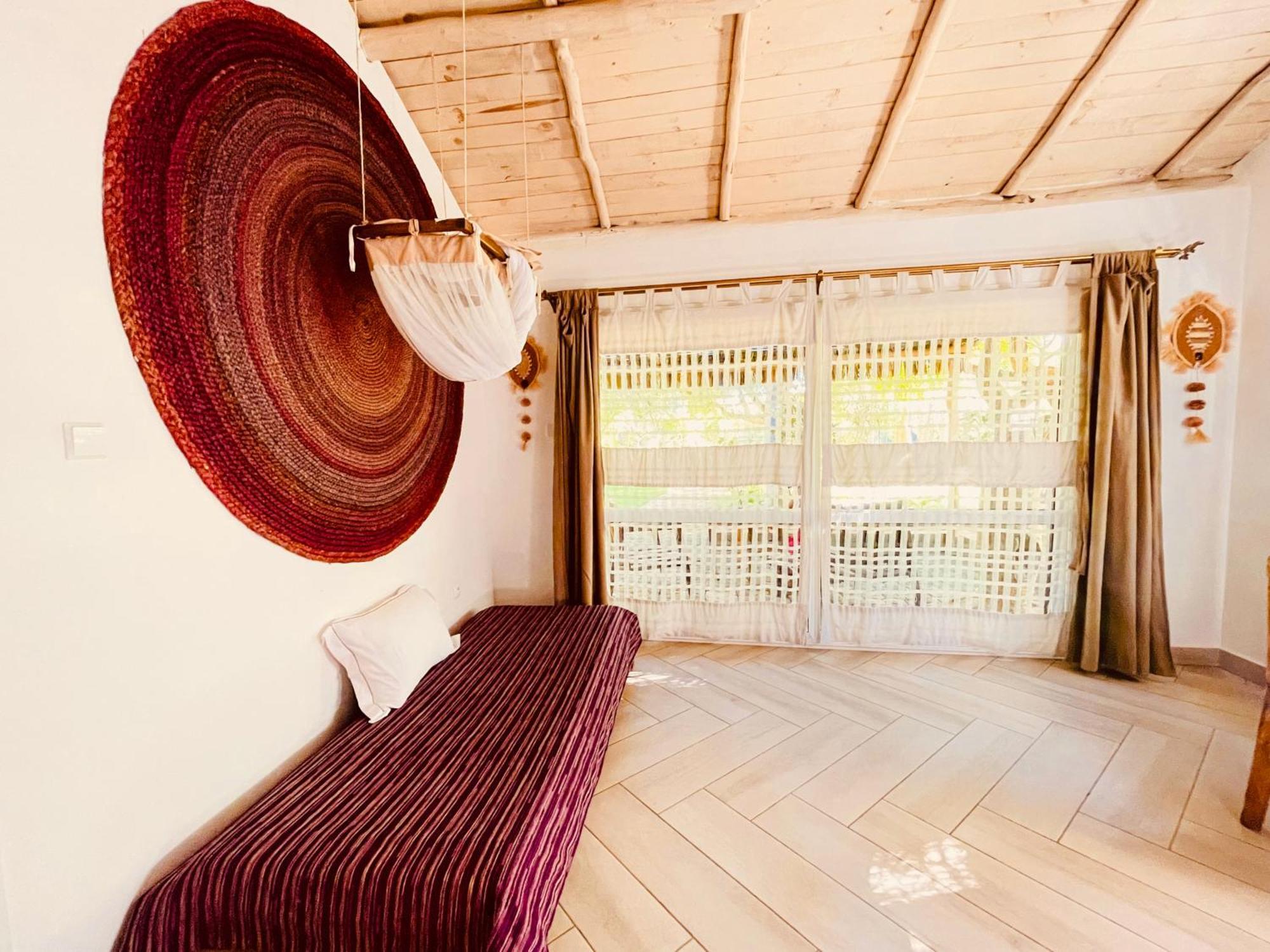 Vovo Telo Lodge Toliara Bagian luar foto