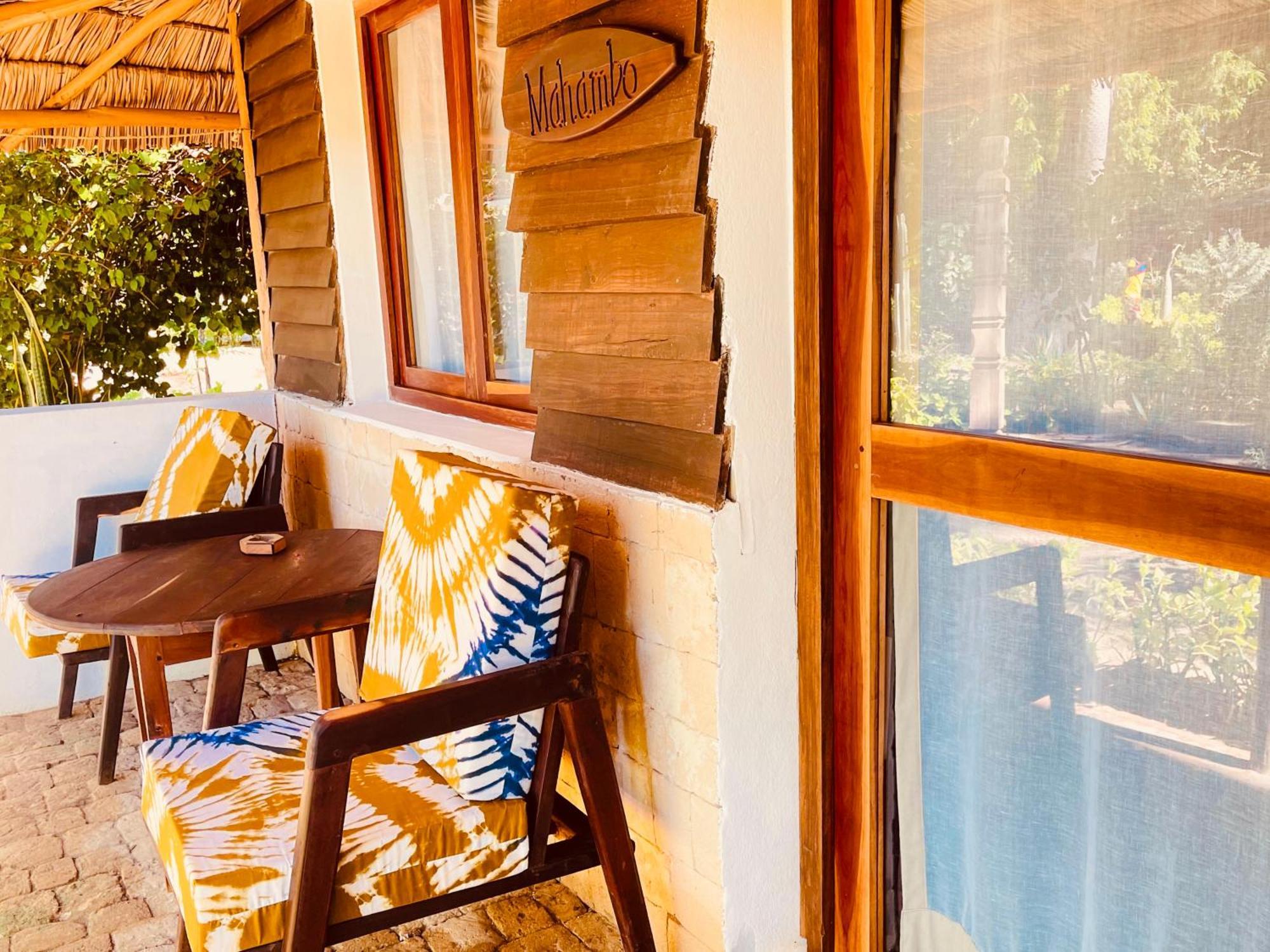 Vovo Telo Lodge Toliara Bagian luar foto