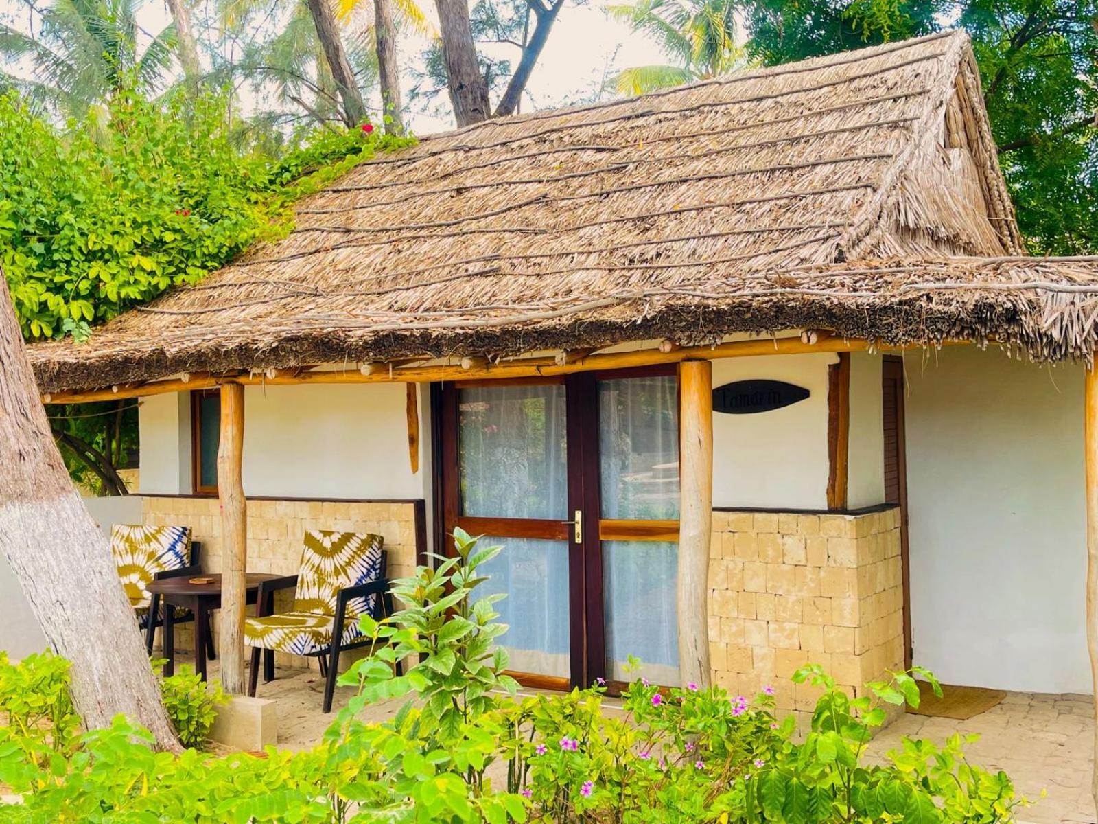 Vovo Telo Lodge Toliara Bagian luar foto