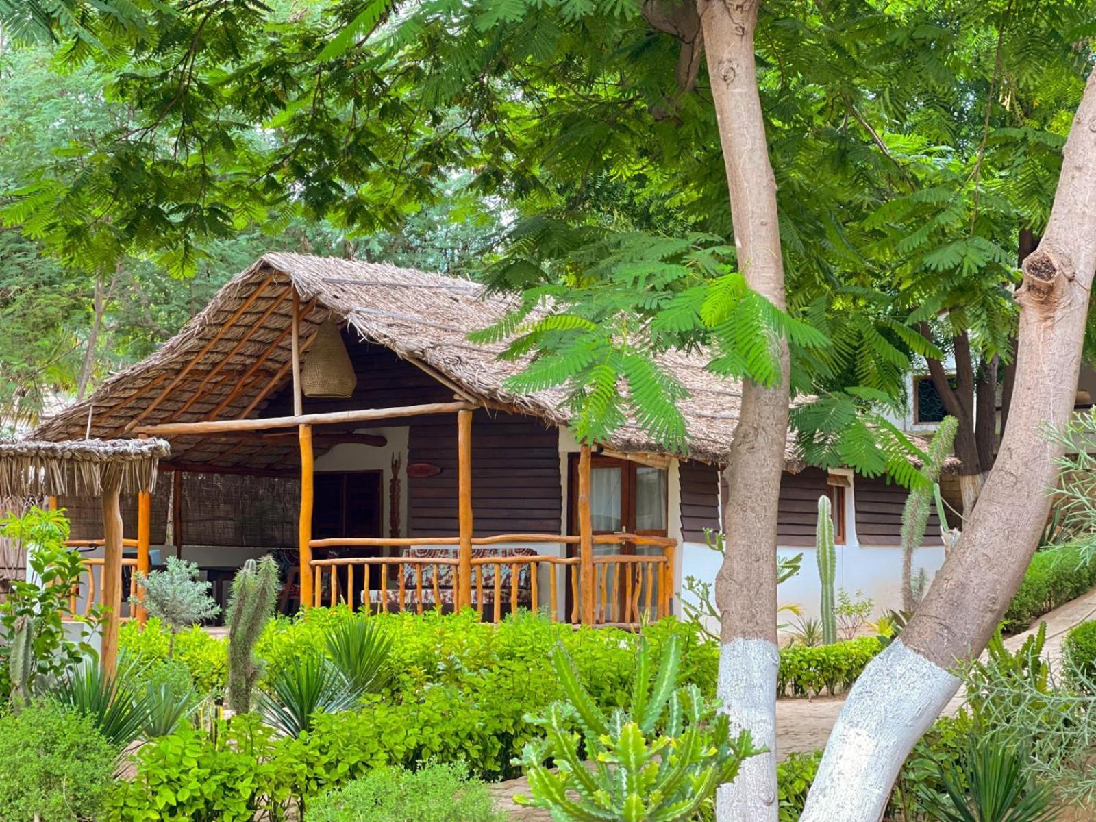 Vovo Telo Lodge Toliara Bagian luar foto