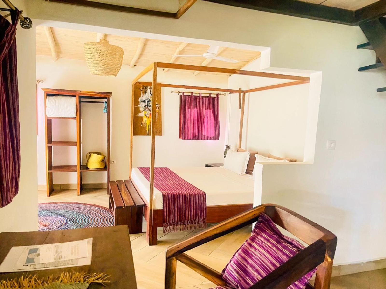 Vovo Telo Lodge Toliara Bagian luar foto